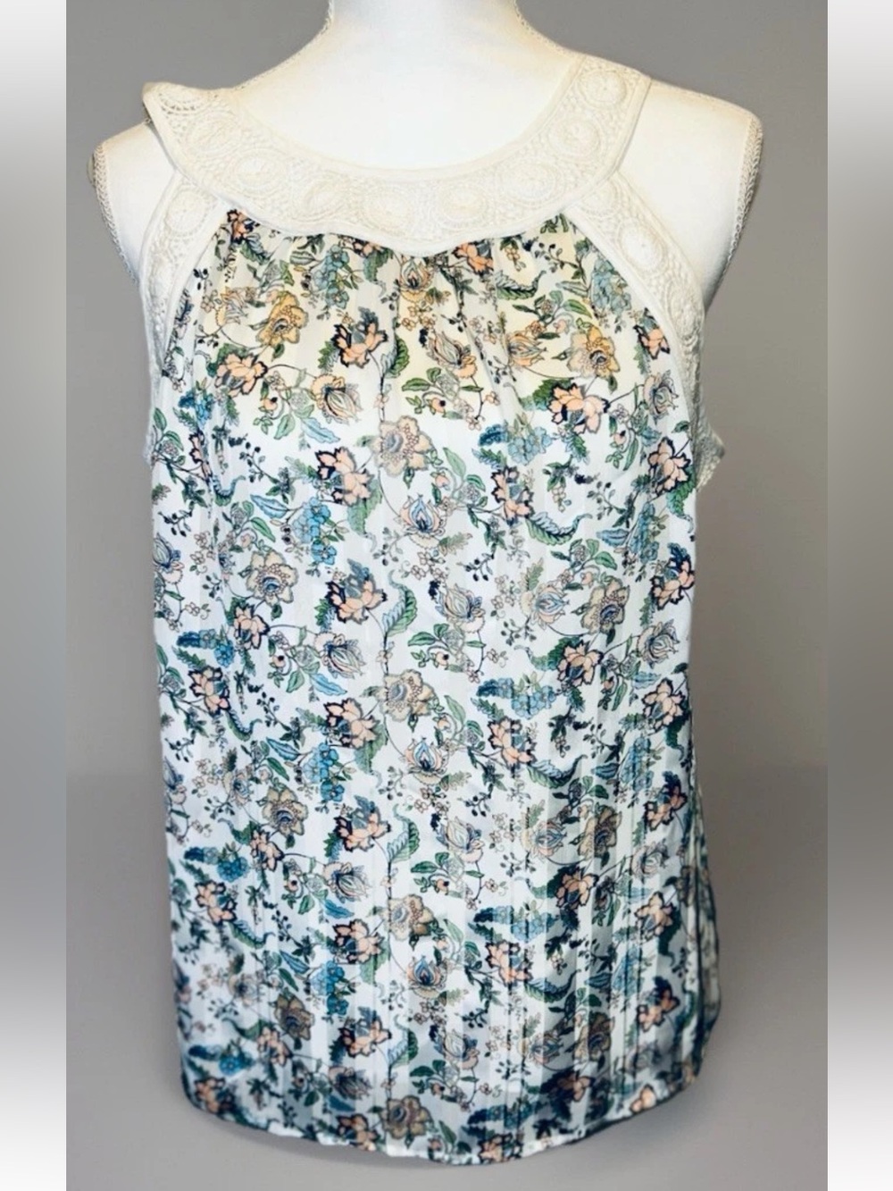Pale Sky Floral Pleated Crochet Trim Halter Neck Sleeveless Blouse Top Medium